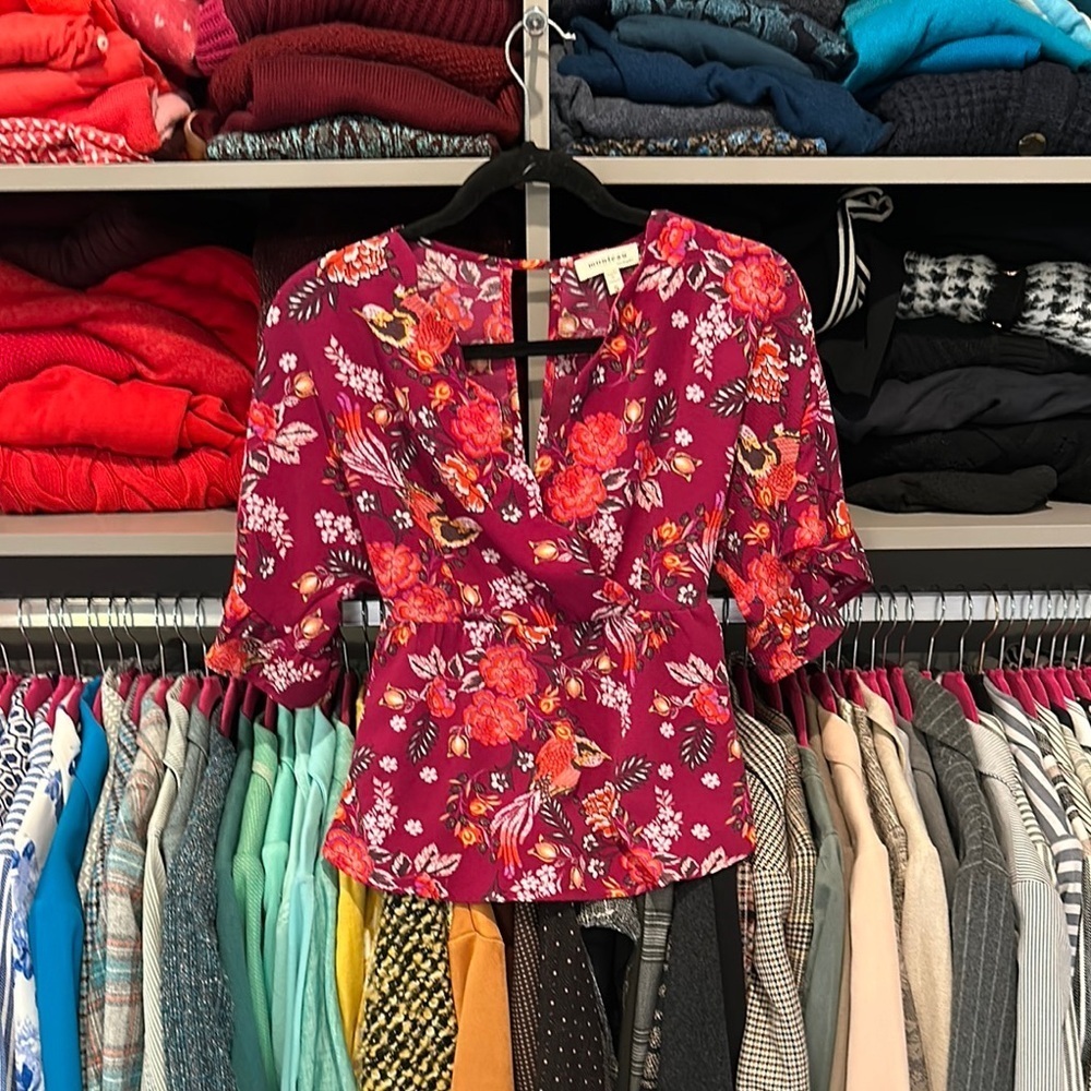 Monteau maroon with orange flowers 1/2 sleeve v neck back cut out top size S